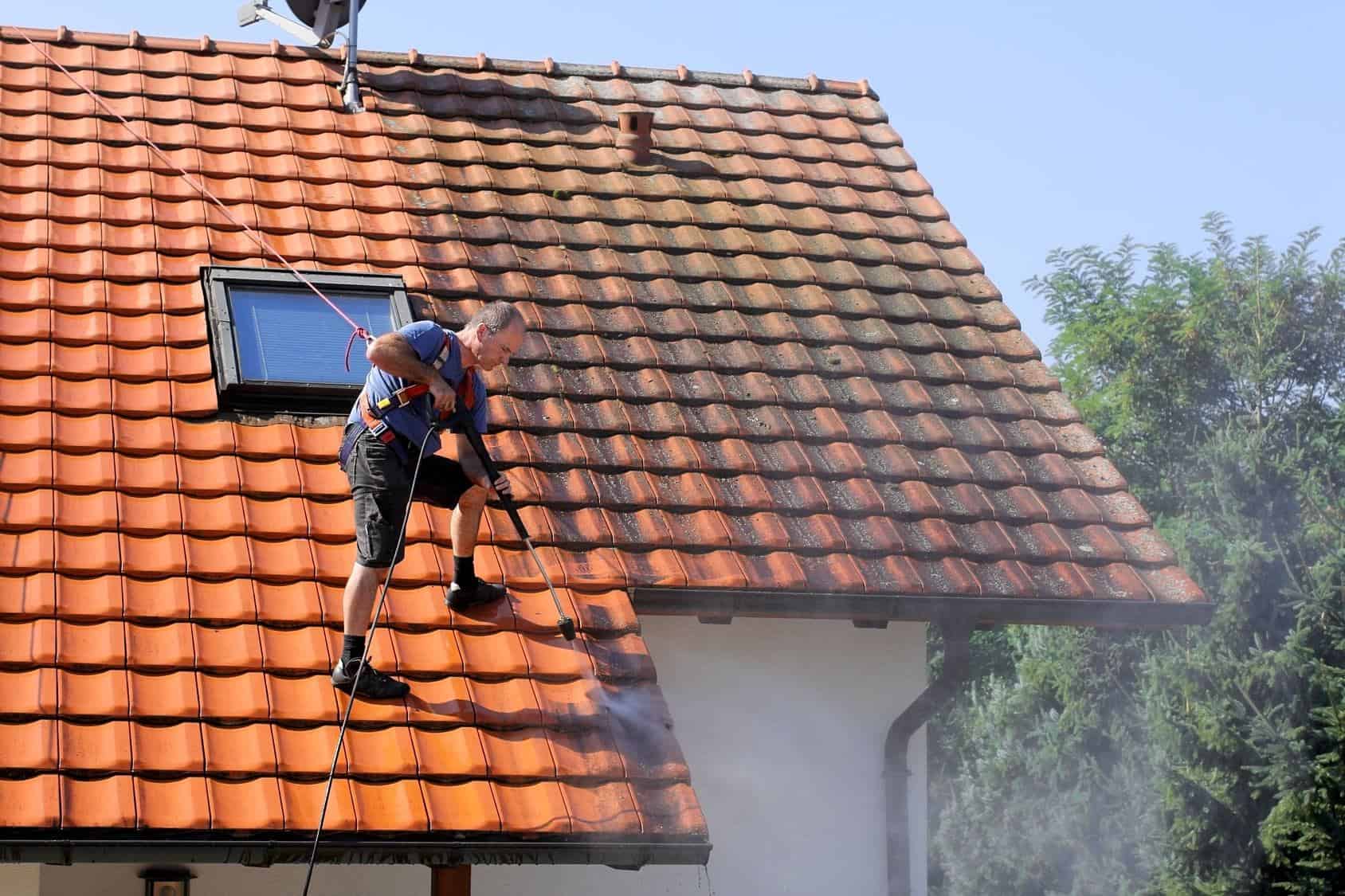 Nettoyant puissant pour les toitures encrassées