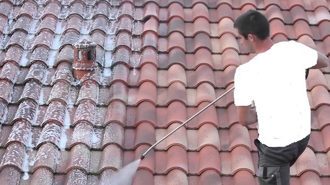 Démoussage toit - La technique du fil de cuivre
